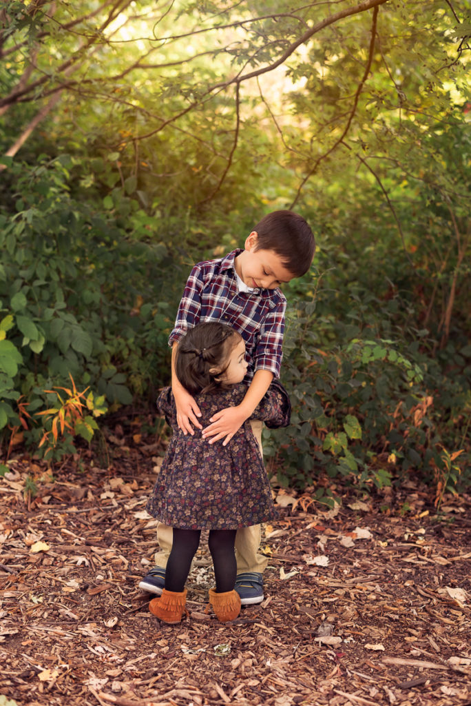 Family session for a brother and a sister at Emily Oaks Nature Center in Skokie in the fall by family photographer Mila Craila Photography