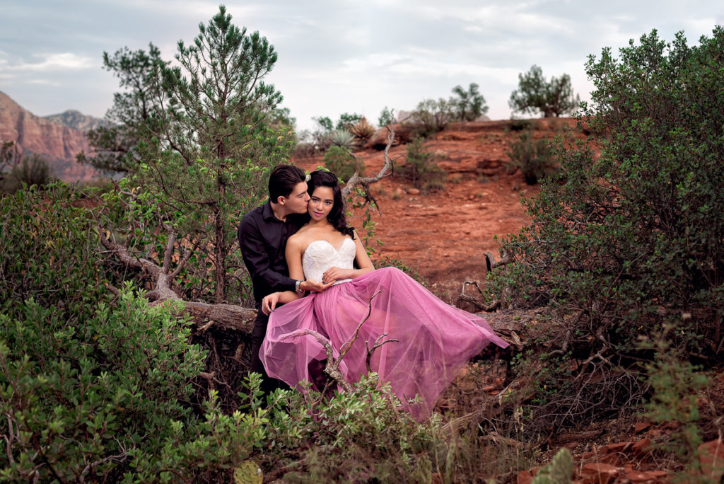 An engagement session for an engaged couple in Sedona, Arizona in the fall by a wedding photographer Mila Craila Photography