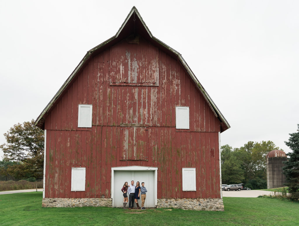 Family session for parents and teenage kids at LeRoy Oakes Forest Preserve in St. Charles in the fall by family photographer Mila Craila Photography