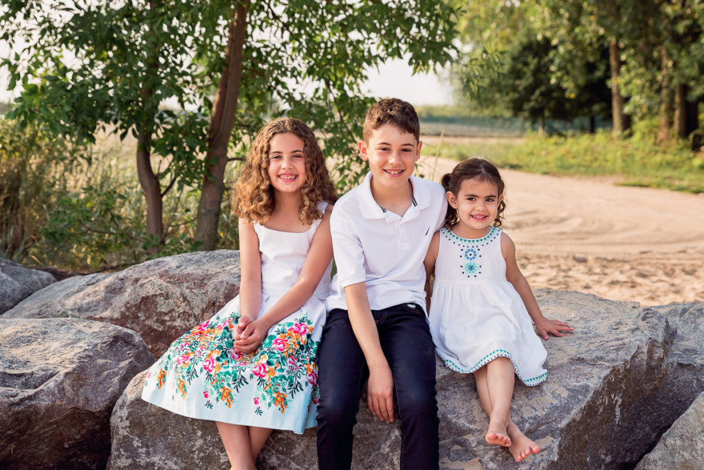 Family session for three children on the beach at Gillson Park in Wilmette by family photographer Mila Craila Photography