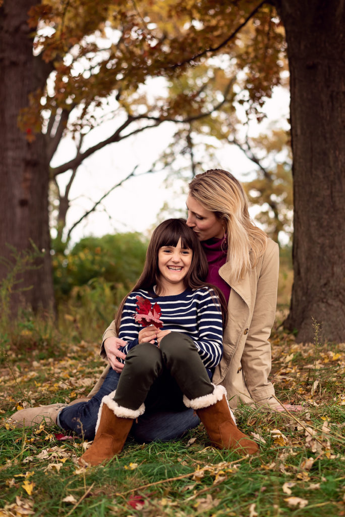 Family session for a mom with her young daughter at Lincoln Park Zoo in Chicago in the fall by family photographer Mila Craila Photography