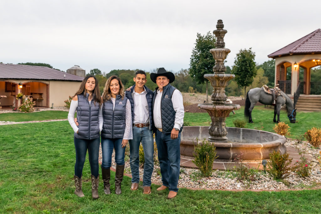 Family session for parents and teenage kids and a horse at Rancho Los Guzman in Joliet in the fall by family photographer Mila Craila Photography